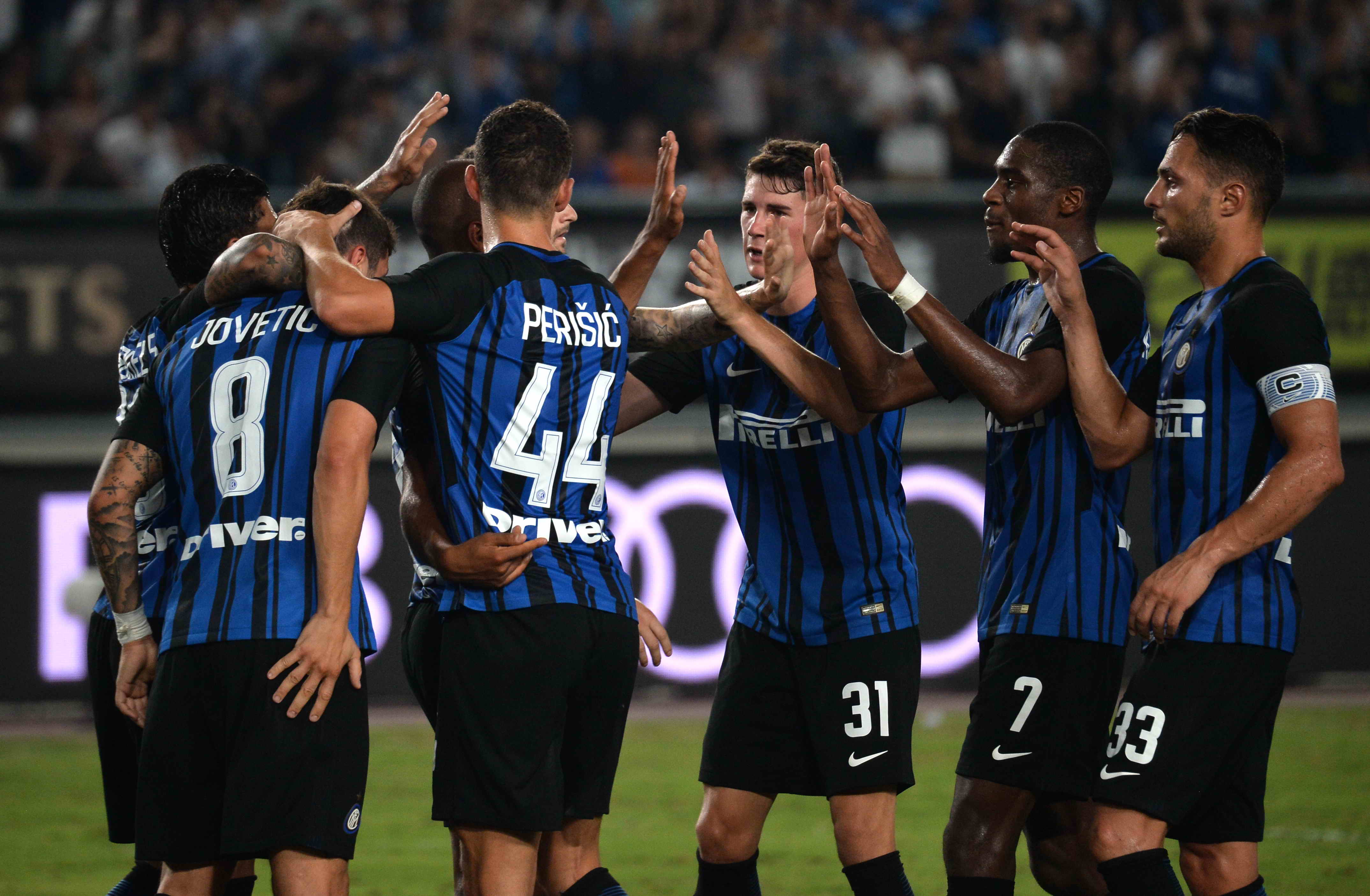 极速电竞app专注于电竞赛事的互动体验，覆盖热门比赛项目。极速电竞直播平台提供高清流畅的观看服务，蜂鸟极速app下载入口让用户随时掌握最新赛事资讯，满足不同电竞爱好者的需求。